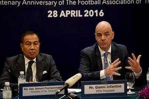 Chủ tịch FIFA gây sốc khi “chỉ đạo” bầu cử UEFA