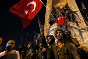 Đảo chính quân sự ở Thổ Nhĩ Kỳ, quân đội chiếm Istanbul