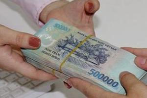 Bắt quả tang chồng thư ký tòa nhận tiền 'chạy án'