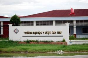 Hai thí sinh nhập viện khẩn cấp để BS nội soi "gắp" thiết bị gian lận thi gắn trong tai