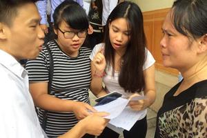 Thí sinh bật khóc vì đề Toán khó