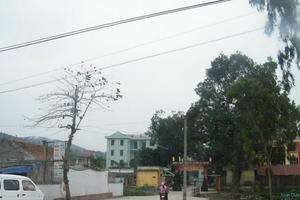 Kiểm điểm nữ hộ sinh tắm bé sơ sinh vào chậu nước nóng	