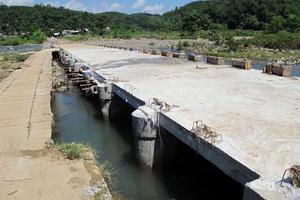 Cầu Bến Khốm thi công xong phần mặt cầu