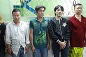 TP.HCM: Bắt nhóm chuyên lừa đảo, cướp tiền du khách nước ngoài
