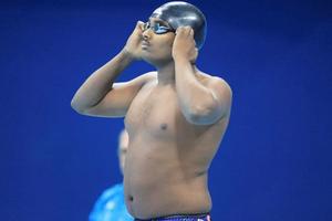 Kình ngư béo bụng gây sốt ở Olympic ngang cả Michael Phelps