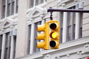 Các nước phạt lỗi vượt đèn vàng ra sao?