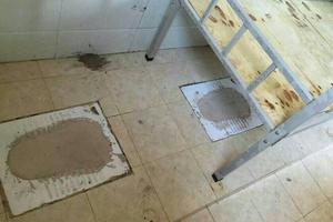 Trường học Trung Quốc gây sốc khi xếp học sinh ngủ tại nhà vệ sinh
