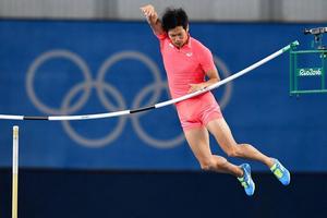 Olympic: VĐV Nhật Bản bị loại vì "cậu nhỏ" vướng víu làm rơi xà