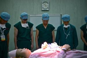 Trung Quốc trộm nội tạng tù nhân làm bùng nổ tranh luận quốc tế