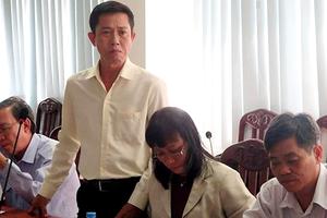 Hiệu trưởng ở Sài Gòn khóc khi nói về lệnh cấm dạy thêm