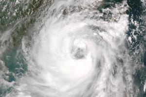 Bão Nida với sức gió lên tới 151 km/h đổ bộ vào Trung Quốc