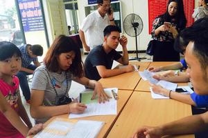 Nhiều trường “hot“ hạ điểm chuẩn để “vét“ thí sinh