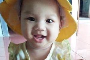 Người phụ nữ nhờ 2 nữ sinh bế con rồi “biệt vô âm tín”