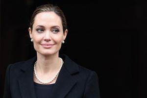 Thực hư tin đồn Angelina Jolie tự tử