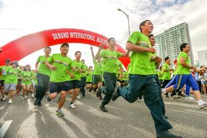 Thi Marathon Quốc tế 2016