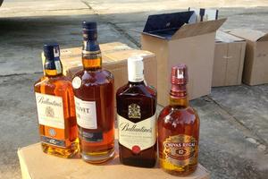 Phát hiện 420 chai rượu ngoại không giấy tờ hợp lệ