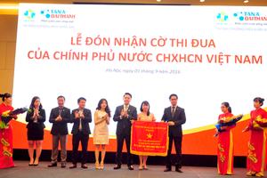 Tập Đoàn Tân Á Đại Thành vinh dự đón nhận Cờ thi đua của Chính Phủ Nước CHXHCN Việt Nam
