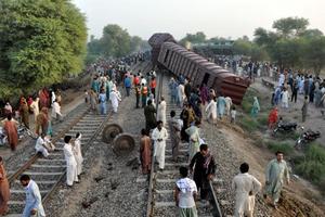 Tai nạn tàu tốc hành ở miền trung Pakistan, hơn 150 người thương vong 