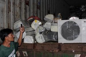 Bắt giữ lượng lớn hàng điện lạnh không rõ nguồn gốc