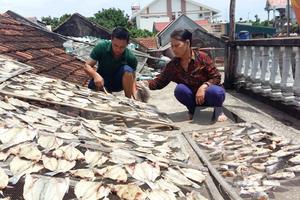 Chợ thủy sản vẫn sôi động sau vụ cá chết bất thường ở Nghi Sơn