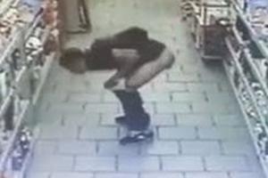 Tên trộm đại tiện trong siêu thị sau đó còn cẩn thận lau chùi
