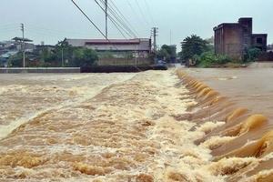 Tình hình lũ trên các sông ở miền Trung có diễn biến phức tạp