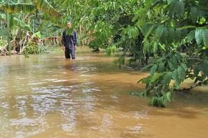 Thủy điện bị đình chỉ xây dựng vì gây ngập nhà dân