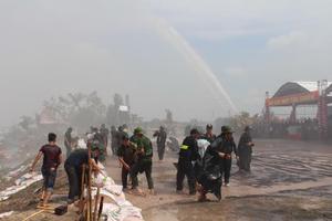 Bộ Công an diễn tập cháy nổ, cứu người trên sông Đồng Nai