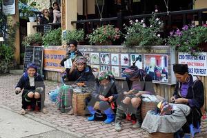 Sa Pa: Người dân ngỡ ngàng với trời rét lạnh trong tiết lập thu