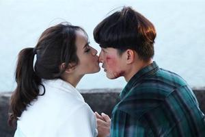 Ekip "cấu xé lẫn nhau": Chiêu mới để PR cho phim Việt nhạt nhòa?