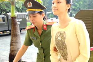 Hoa hậu Phương Nga hầu tòa