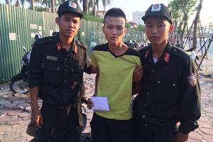 Bị bắt khi đi đường cầm theo ma túy