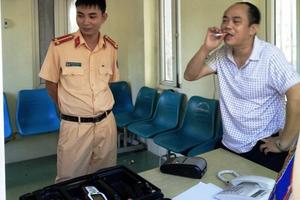 Giám đốc phi xe vào cổng UBND tỉnh Thanh Hóa bị phạt 17 triệu