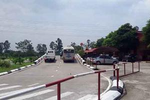 Tạm dừng tuyển sinh khi không có sân tập lái