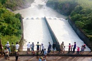 Hồ Kẻ Gỗ chính thức xả lũ lưu lượng 45m3/s