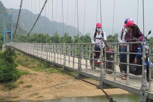 Cầu treo Bến Bưởi chưa bàn giao đã hỏng 