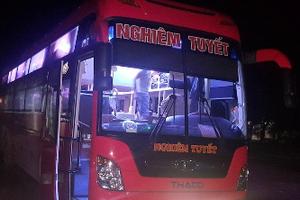 Bắt giữ xe khách vận chuyển 8 cá thể khỉ trái phép