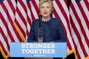 Những câu hỏi "nhức nhối" trong vụ bê bối email của bà Clinton