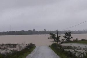 Miền Trung "đón" lũ lớn, thủy điện Hố Hô xả lũ làm 4 xã bị cô lập