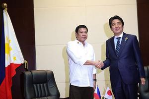 Trải thảm đỏ đón Duterte, Nhật cứu vãn liên minh Mỹ - Philippines