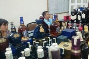 Cặp vợ chồng sản xuất Chivas giả giá 100.000 đồng