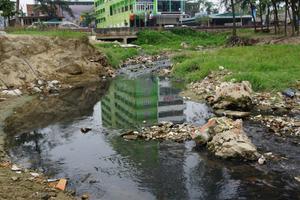 5 cống xả nước thải hôi thối ra bãi biển Sầm Sơn