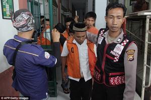 Những kẻ cưỡng hiếp trẻ em ở Indonesia có thể bị thiến hóa học