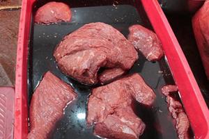 Hà Nội truy tìm thịt lợn bị phù phép thành bò