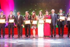 Vinh danh lữ hành “cổ vũ” đỏ đen