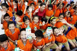 Vinamilk tiếp tục triển khai Chương trình Sữa học đường 