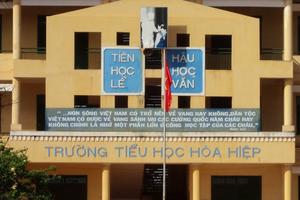 Trường học treo khẩu hiệu... tùy tiện