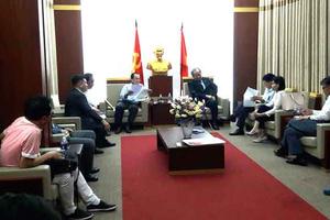 Ai đang giữ tiền của doanh nhân Hàn Quốc?