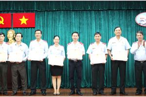 Trao tặng kỷ niệm chương “Vì sự nghiệp thanh tra” cho 59 cá nhân