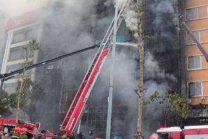 Vụ cháy quán karaoke 13 người chết: Ai chịu trách nhiệm?